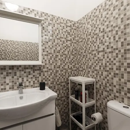 Whome | Fanqueiros Downtown Typical Apartment